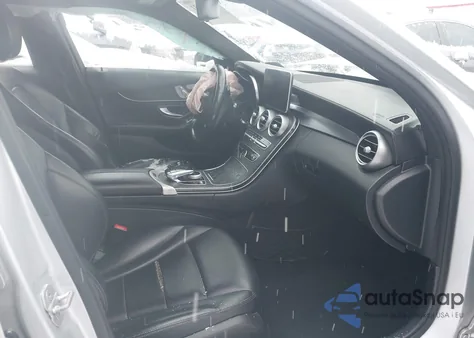 2016 Mercedes-Benz C 300 Sport 4Matic z USA, uszkodzony, nr VIN 55SWF4KBXGU111714